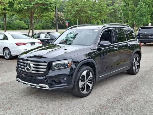 Used 2024 Mercedes-Benz GLB 250 4MATIC image 3
