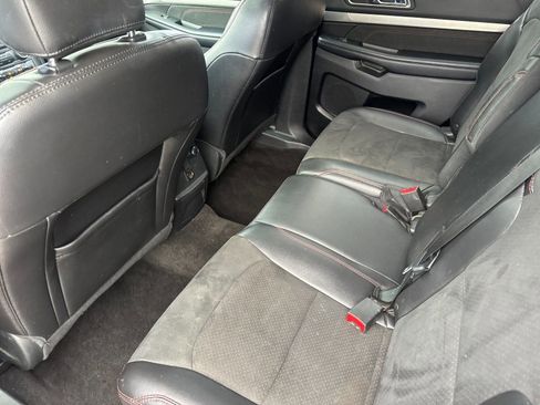 Used 2018 Ford Explorer XLT w/ Equipment Group 202A image 12