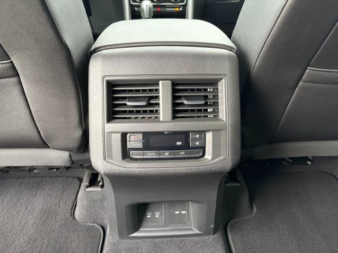 Used 2023 Volkswagen Atlas SE AWD/4WD image 32