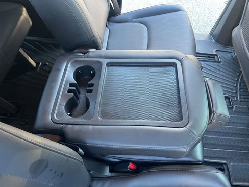 Certified 2025 Kia Carnival EX image 17