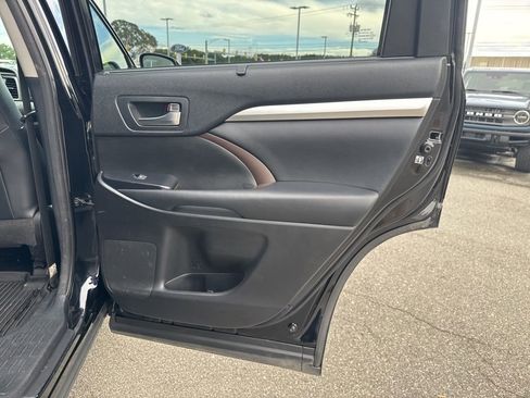 Used 2018 Toyota Highlander XLE image 21