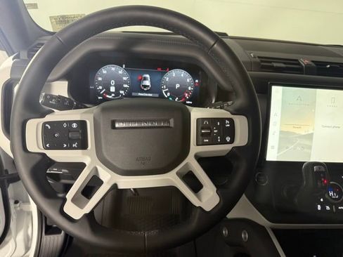 New 2026 Land Rover Defender 110 X-Dynamic SE AWD/4WD image 17