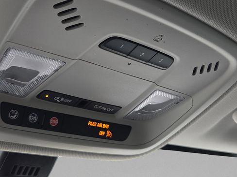 Certified 2021 Chevrolet Traverse LT image 16