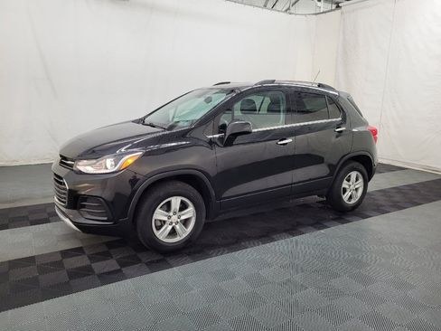 Used 2020 Chevrolet Trax LT w/ LT Convenience Package AWD/4WD image 2