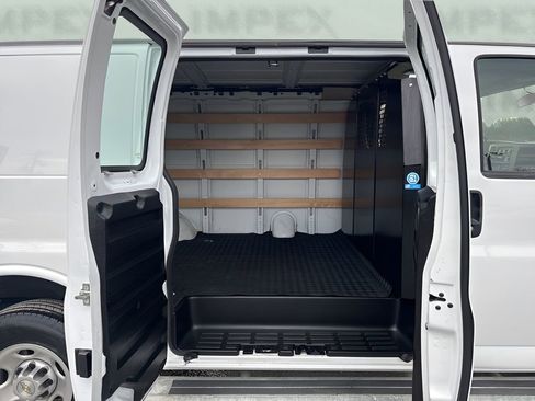 Used 2024 Chevrolet Express 2500 w/ Driver Convenience Package image 20