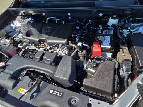 Used 2022 Toyota RAV4 XLE image 32