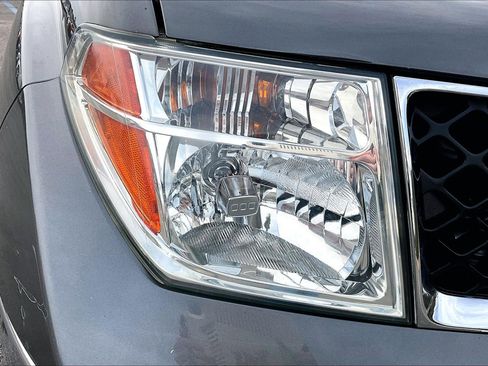 Used 2008 Nissan Frontier SE w/ SE Value Truck Pkg image 19