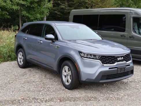 Used 2023 Kia Sorento LX AWD/4WD image 4