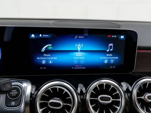 Used 2021 Mercedes-Benz GLB 250 4MATIC image 24