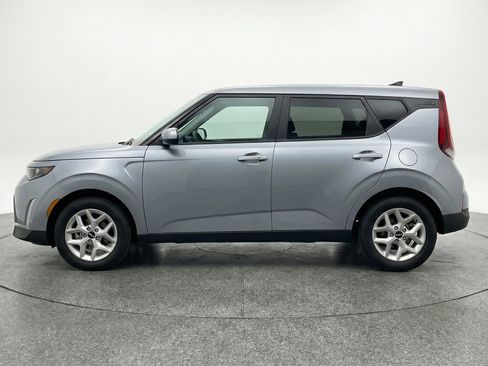Used 2025 Kia Soul LX w/ LX Technology Package image 5