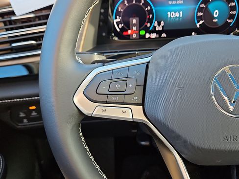 New 2026 Volkswagen Atlas SE image 18