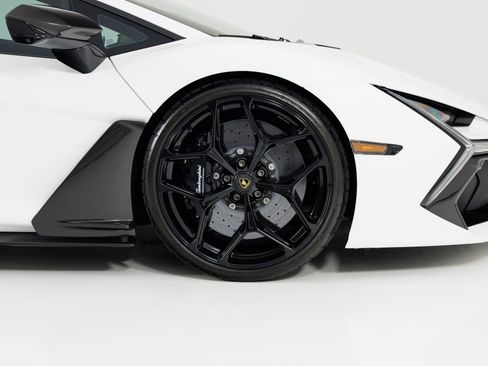 Used 2024 Lamborghini Revuelto AWD/4WD image 15