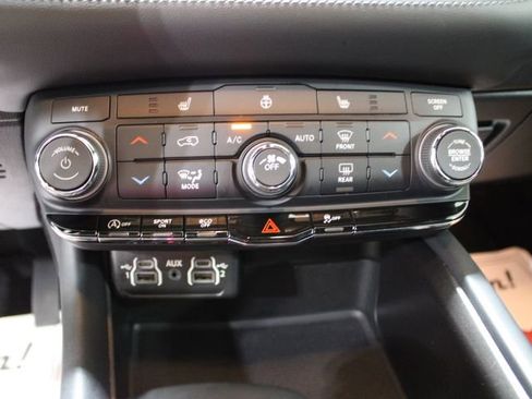 Used 2024 Dodge Durango SXT image 18