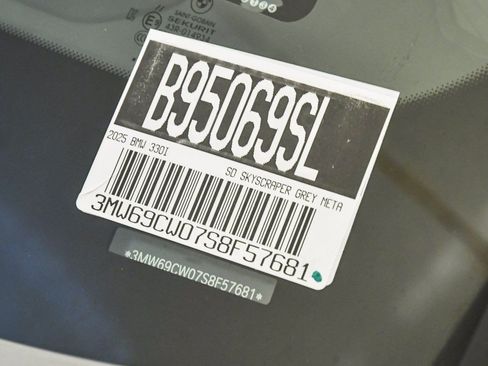 Used 2025 BMW 330i Sedan w/ Premium Package image 29