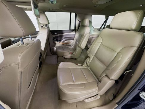 Used 2020 Chevrolet Suburban Premier AWD/4WD image 26