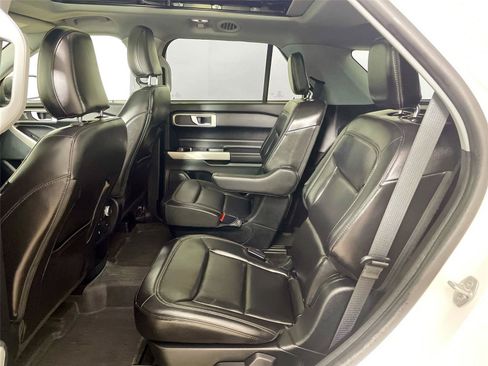 Used 2021 Ford Explorer XLT w/ Equipment Group 202A AWD/4WD image 11