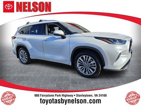New 2026 Toyota Highlander Platinum image 1