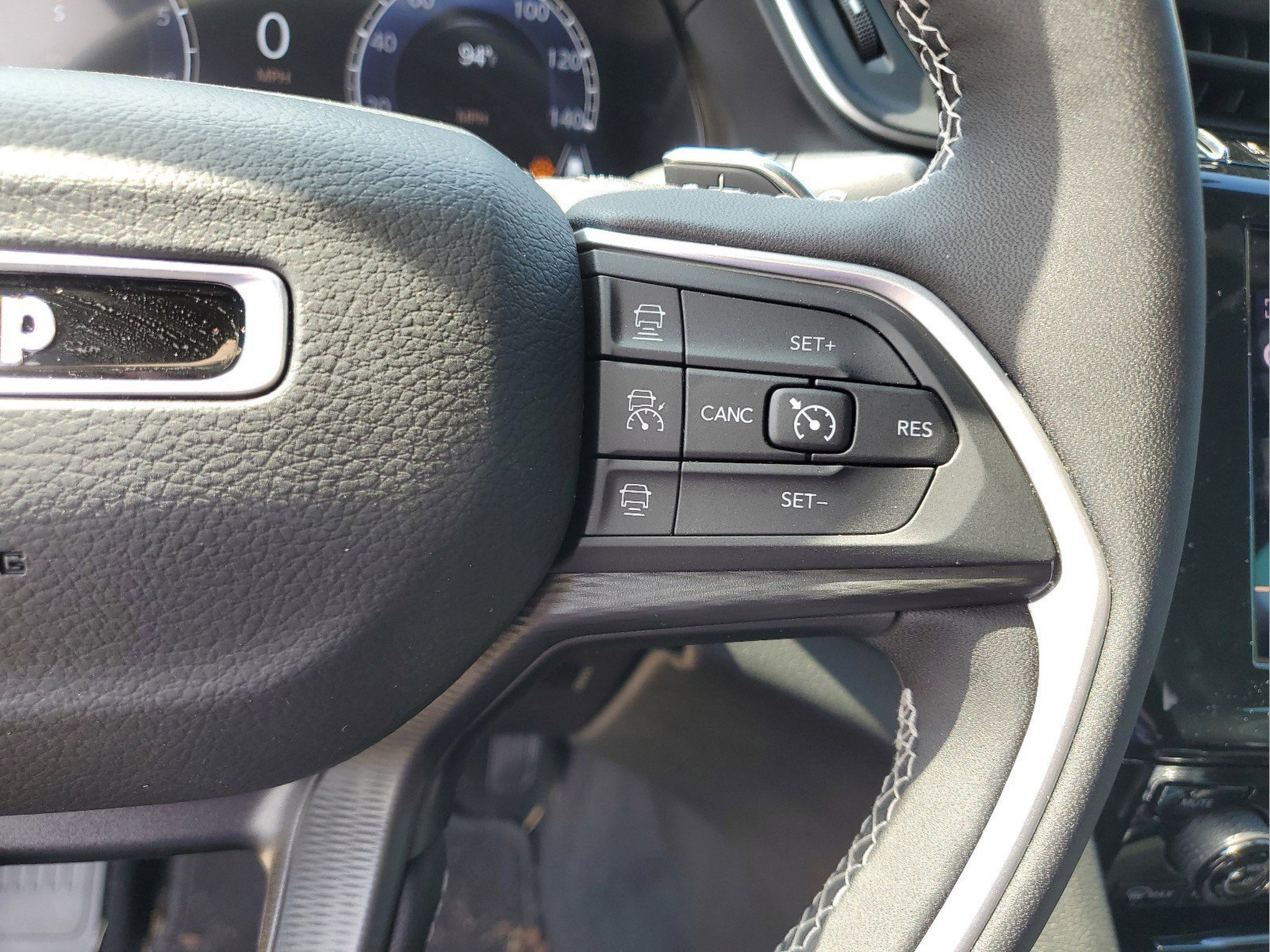 Used 2025 Jeep Grand Cherokee Laredo w/ Luxury Tech Group I AWD/4WD image 22