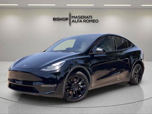 Used 2022 Tesla Model Y Long Range AWD/4WD image 2
