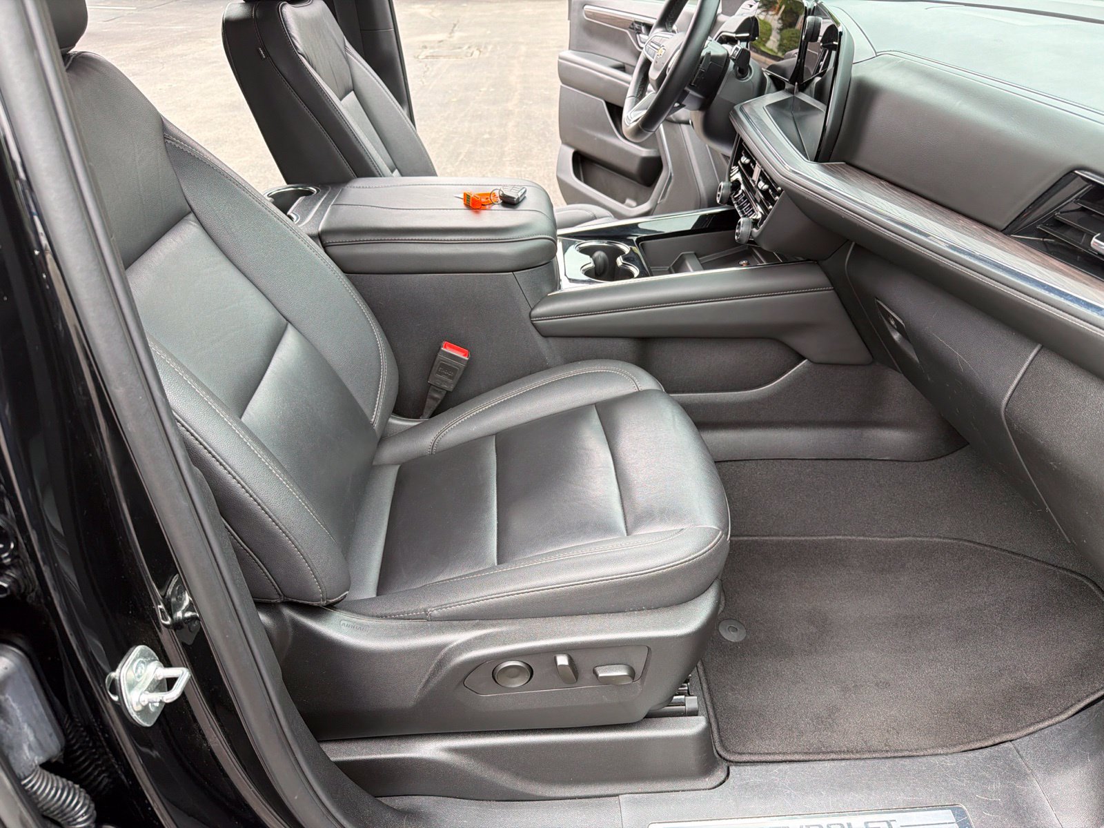 Used 2025 Chevrolet Tahoe LT AWD/4WD image 31