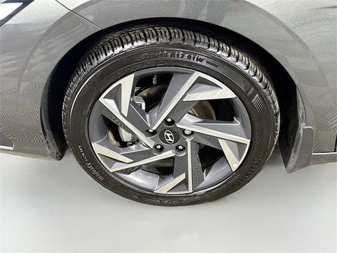 Certified 2025 Hyundai Elantra Sport image 4