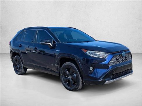 Used 2020 Toyota RAV4 XSE AWD/4WD image 3