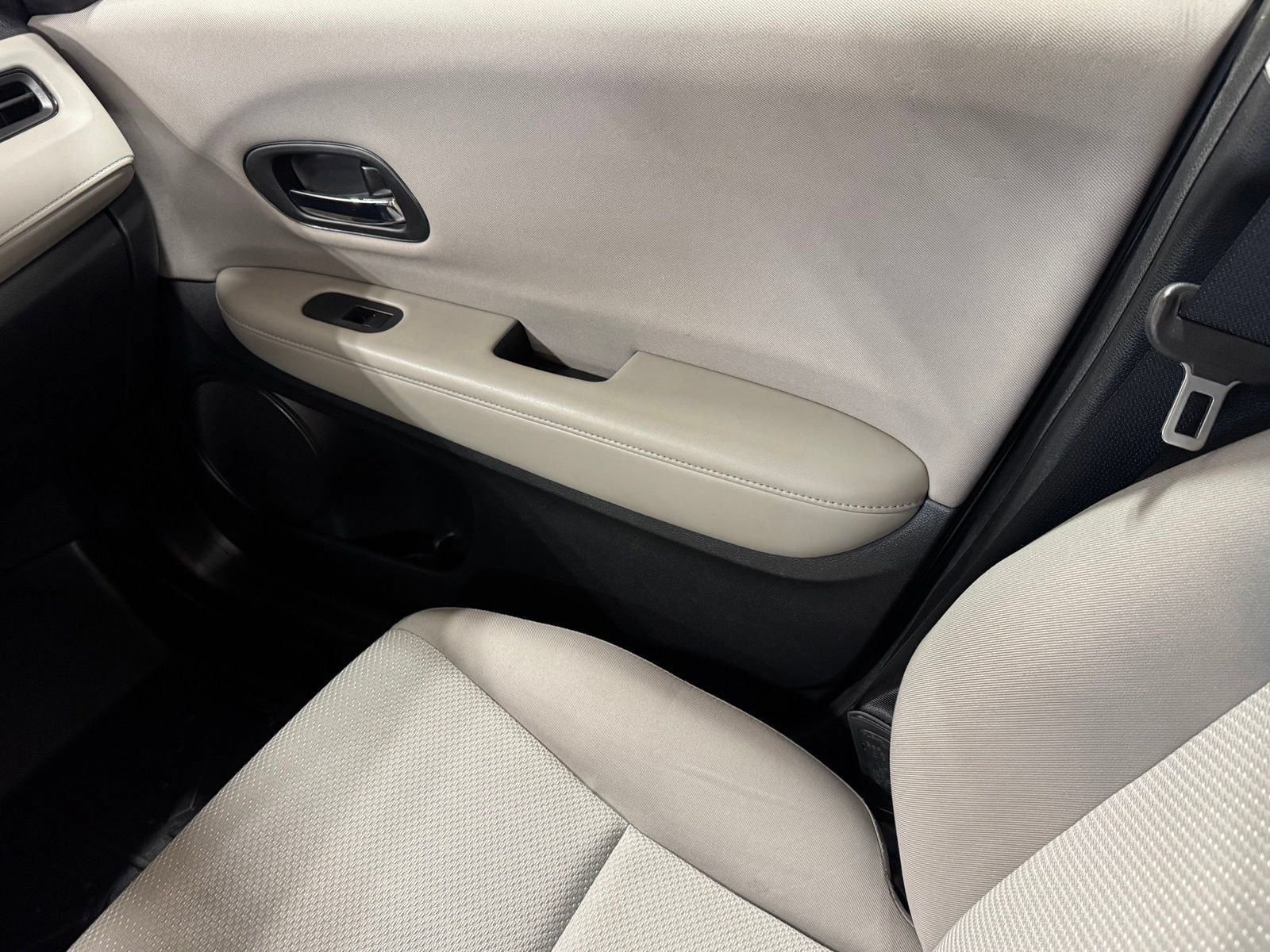 Used 2018 Honda HR-V LX image 42