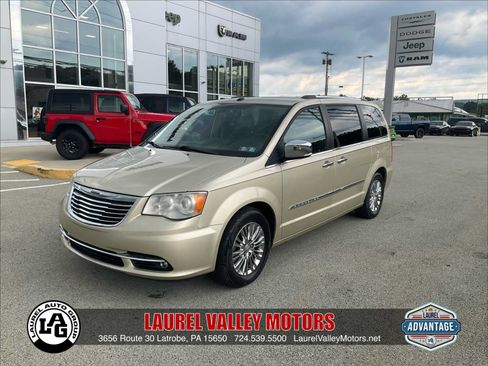 Used 2011 Chrysler Town & Country Limited FWD image 1