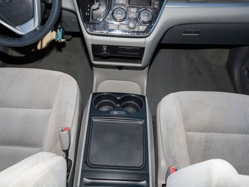 Used 2016 Toyota Sienna LE image 25
