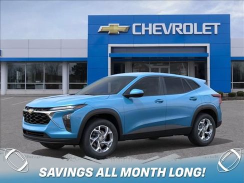 New 2026 Chevrolet Trax LS w/ LS Convenience Package FWD image 2
