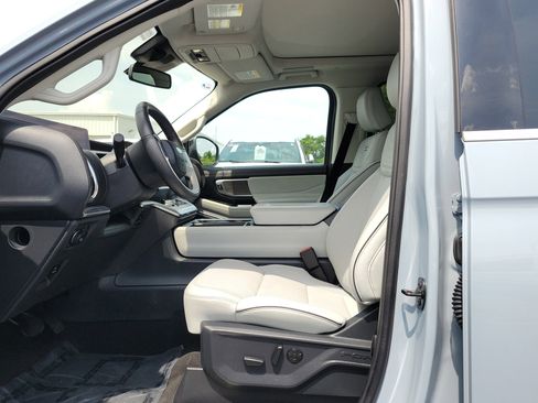 Certified 2025 Ford Expedition Platinum w/ Platinum Ultimate Package AWD/4WD image 21