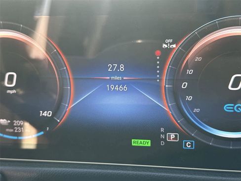 Used 2023 Mercedes-Benz EQB 250+ w/ Exclusive Package image 19