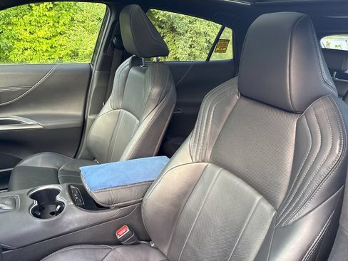 Used 2023 Toyota Venza Limited AWD/4WD image 8