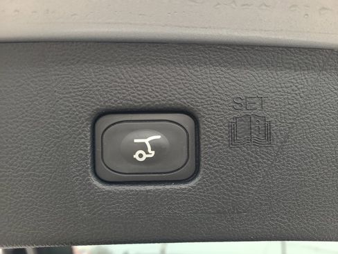 Used 2024 Ford Edge Titanium image 11