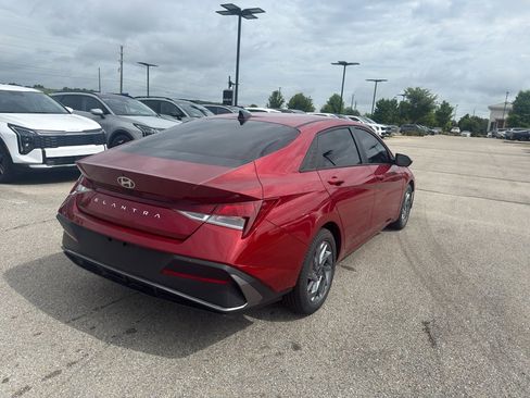 Used 2024 Hyundai Elantra SEL FWD image 5