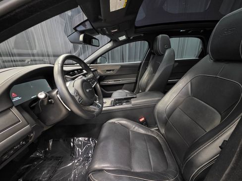 Used 2018 Jaguar XF S image 17