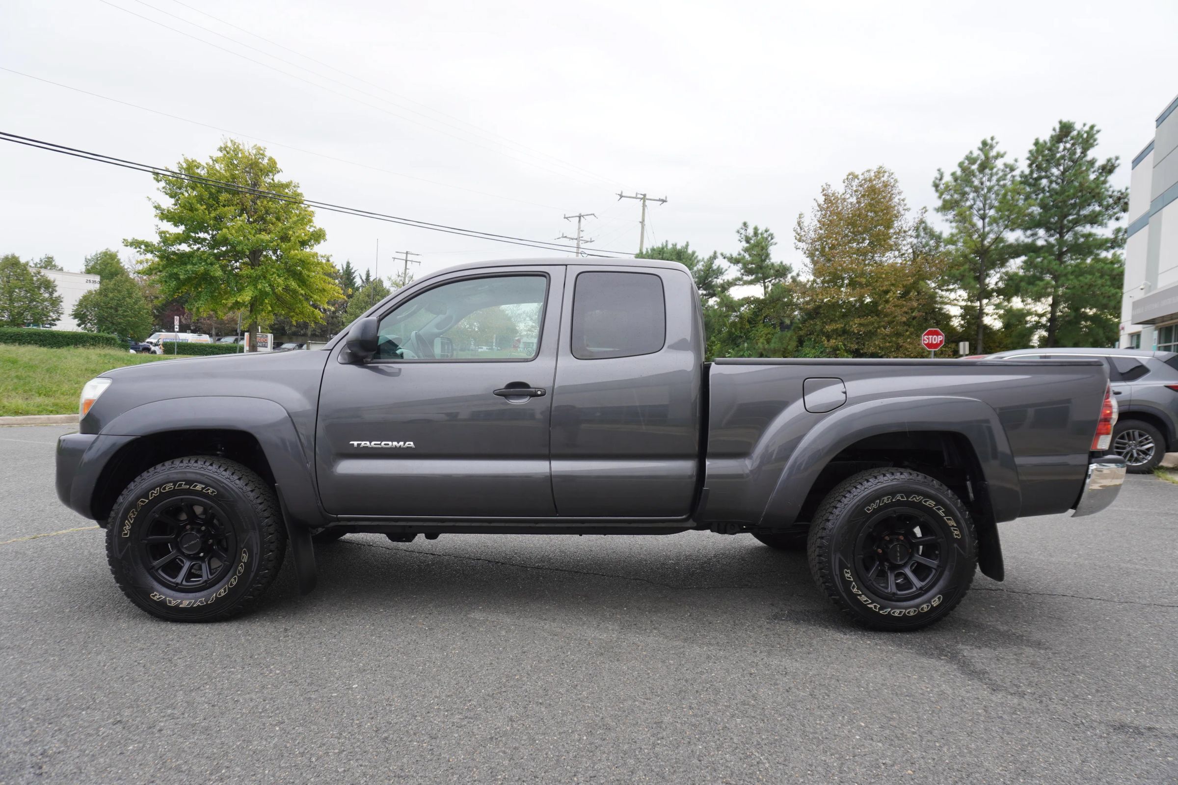 Used 2010 Toyota Tacoma 4x4 Access Cab V6 image 4