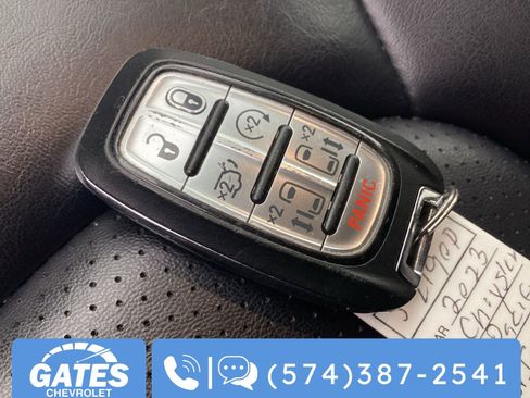 Used 2023 Chrysler Pacifica Touring-L image 35