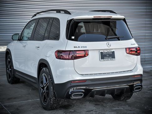 Certified 2025 Mercedes-Benz GLB 250 GLB 250 4MATIC image 4