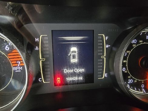 Used 2016 Jeep Cherokee Sport image 16