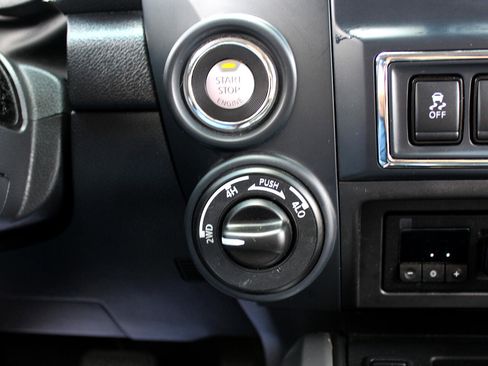 Used 2023 Nissan Titan SV w/ SV Utility Package image 33
