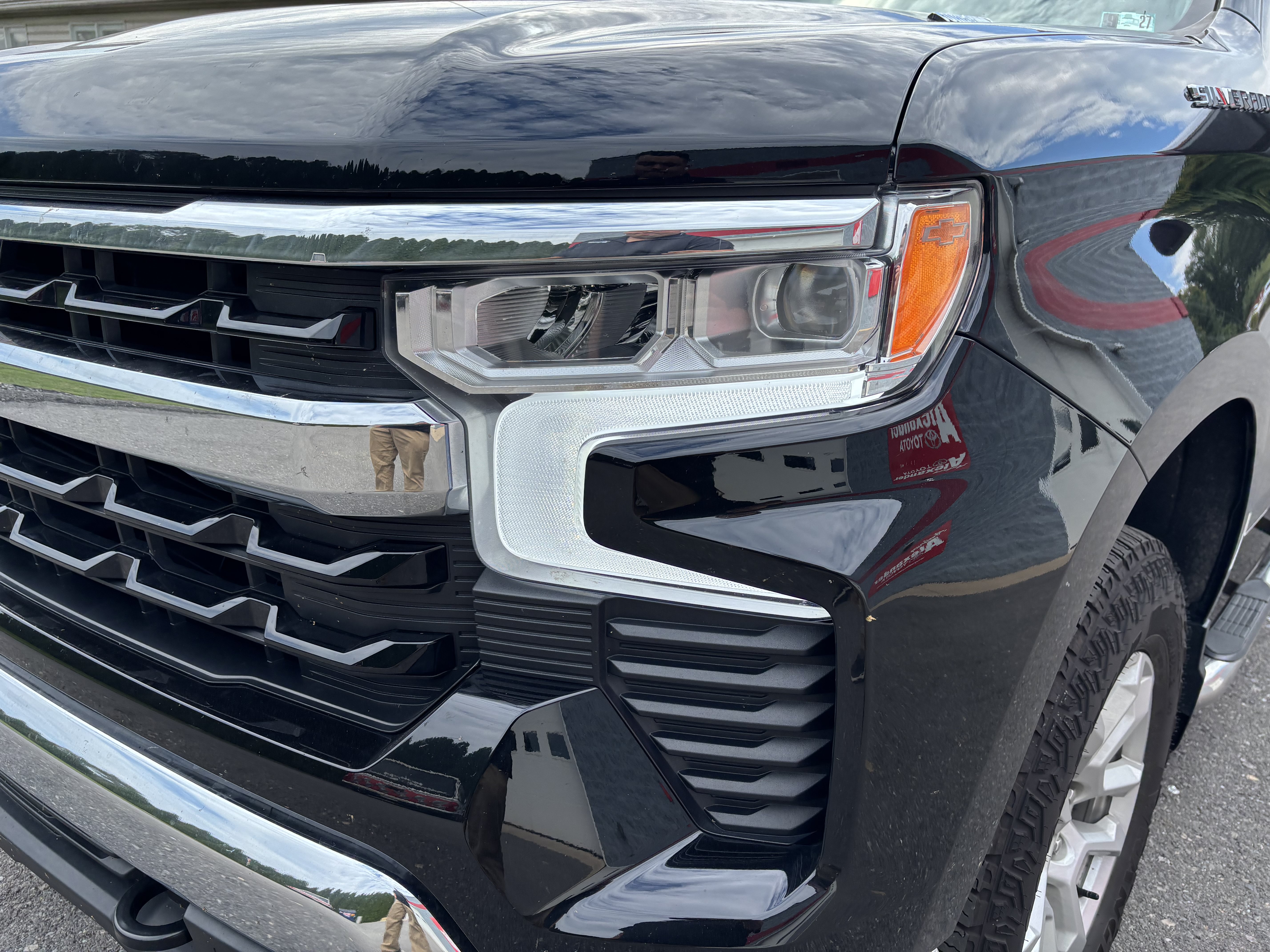Used 2024 Chevrolet Silverado 1500 LT AWD/4WD image 9
