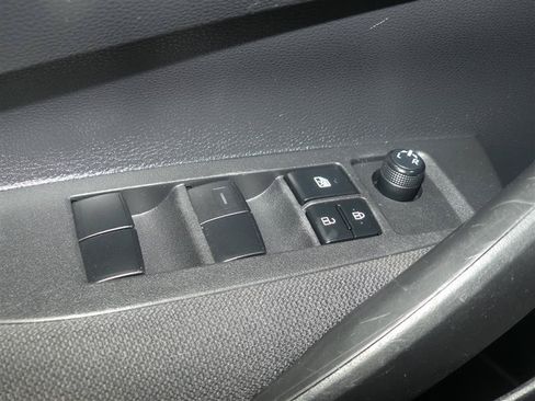 Used 2022 Toyota Corolla LE FWD image 19