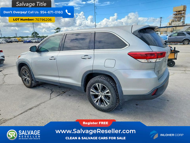 Used 2019 Toyota Highlander Plus FWD image 3