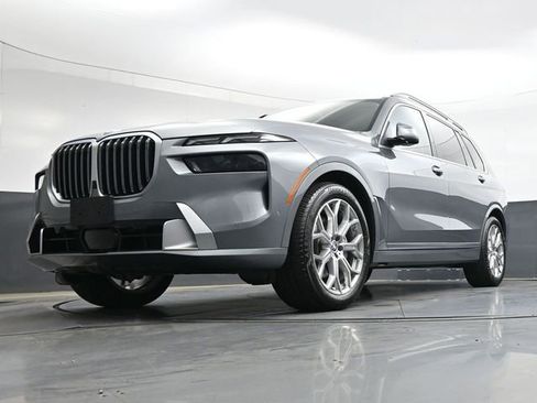 Used 2023 BMW X7 xDrive40i w/ Parking Assistance Package AWD/4WD image 36