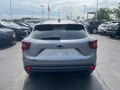 Used 2024 Chevrolet Trax RS w/ Sunroof Package FWD image 3