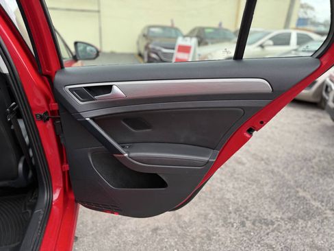 Used 2015 Volkswagen Golf S FWD image 23