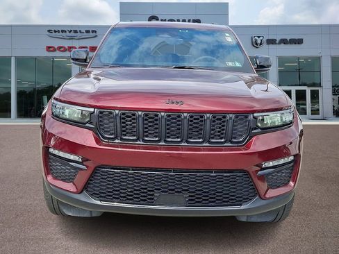 Used 2025 Jeep Grand Cherokee Limited w/ Black Appearance Package image 2