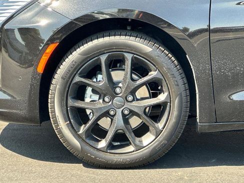 New 2027 Chrysler Pacifica Limited FWD image 26