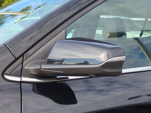 Used 2023 Chevrolet Equinox Premier AWD/4WD image 11